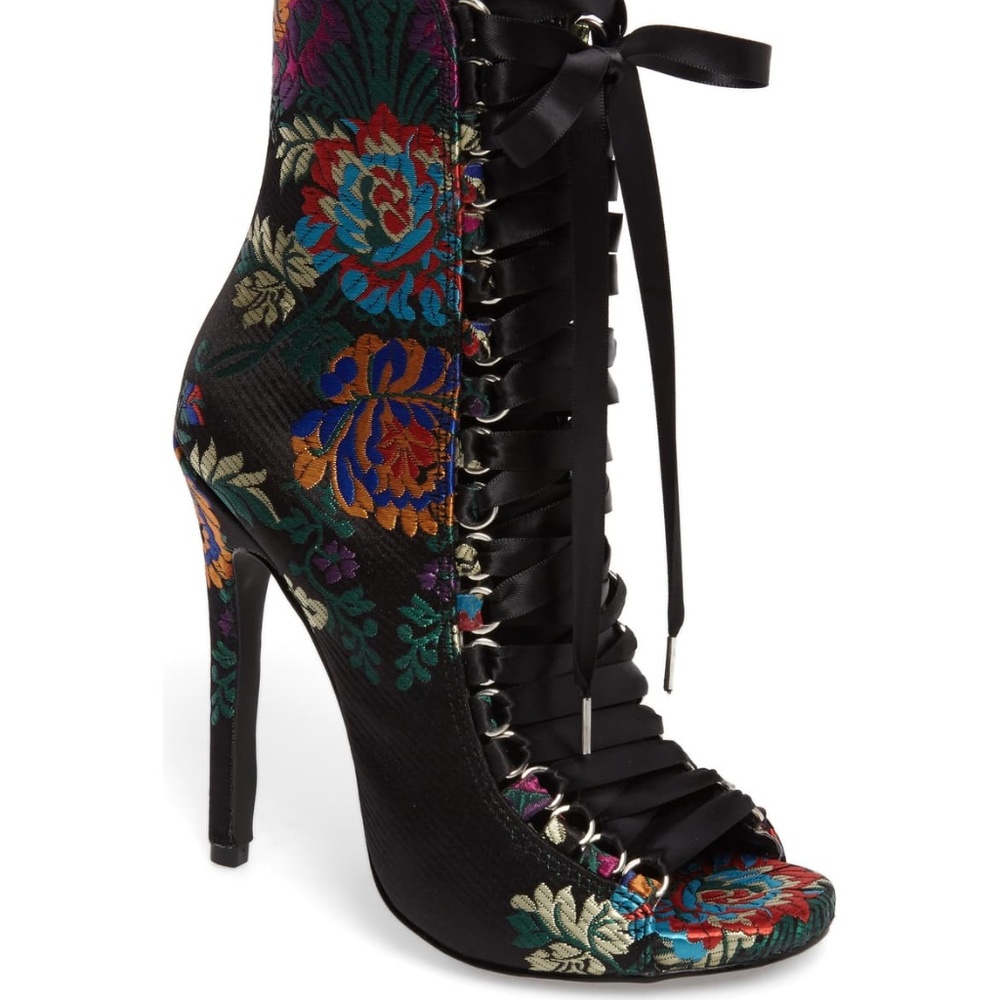 Steve Madden Fuego Lace-Up Embroidered Booties NEW - Picture 5 of 6